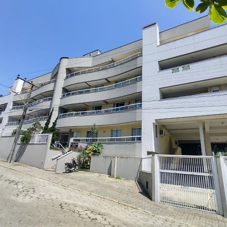 Bombinhas Centro, apartamento 02 dorm, ótima localização Exterior foto