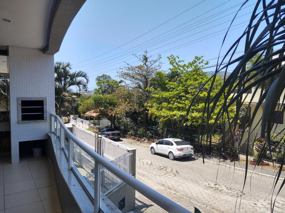 Bombinhas Centro, apartamento 02 dorm, ótima localização Exterior foto