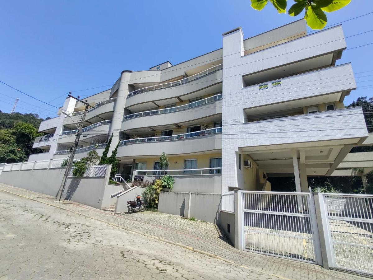Bombinhas Centro, apartamento 02 dorm, ótima localização Exterior foto